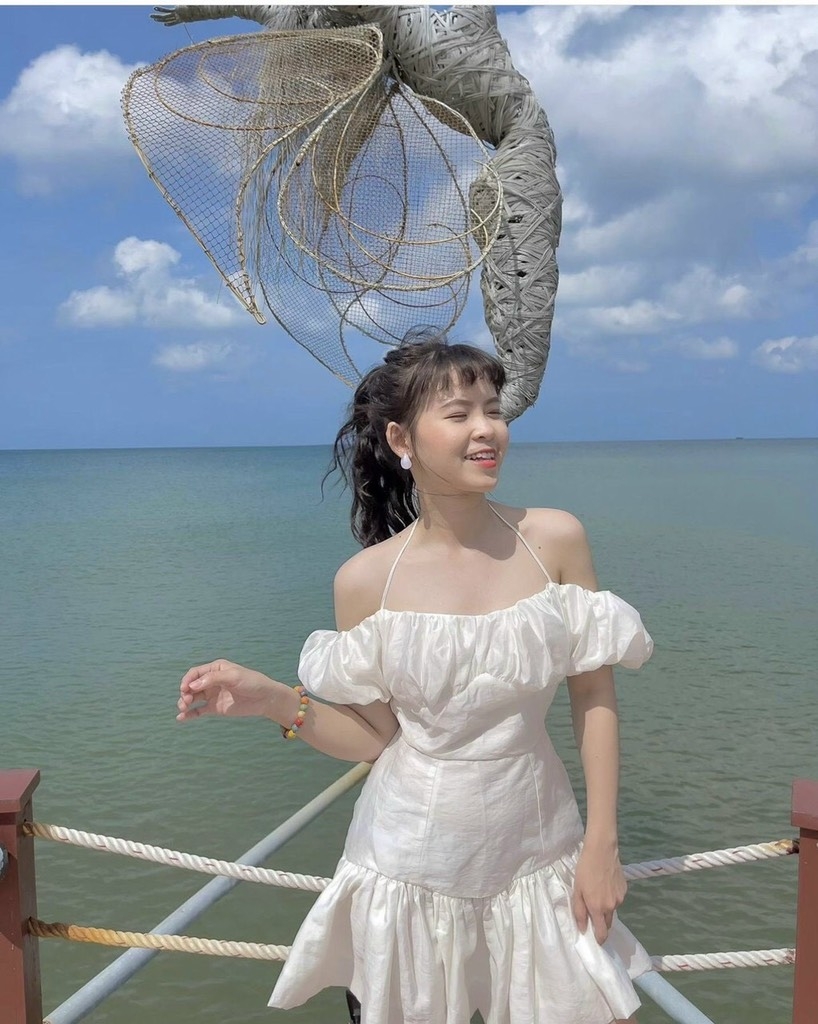 Đầm trễ vai đuôi cá - S