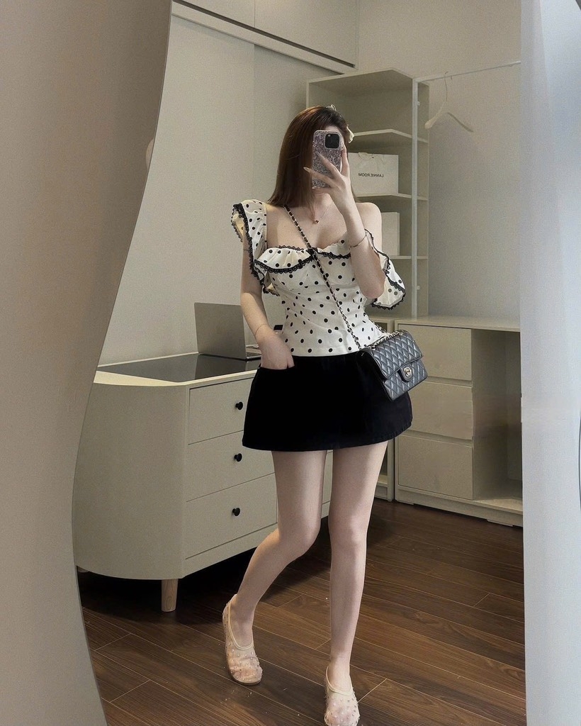 Set trễ vai áo chấm bi