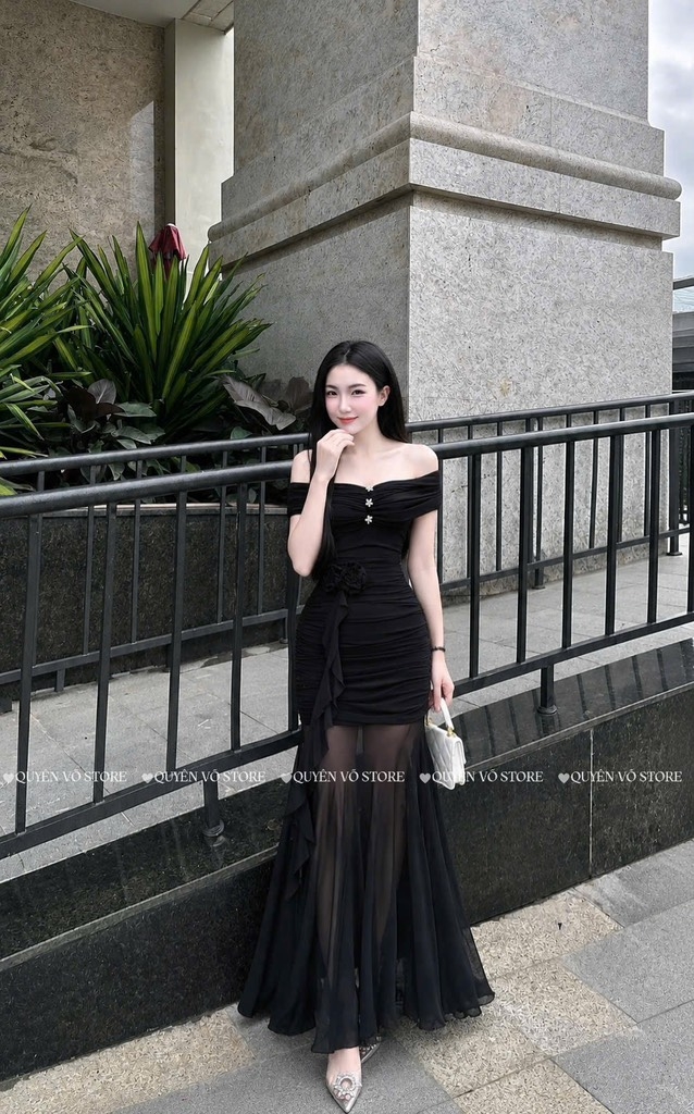 Đầm ôm body trễ vai đá ngực - Đen