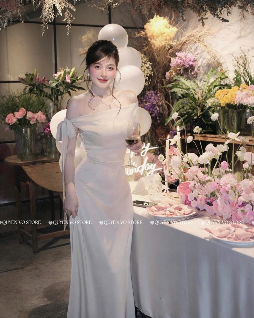 Đầm lụa lệch vai buộc nơ dài - Đen