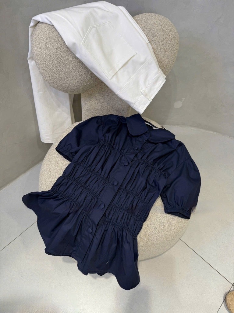 Set áo nhún xanh đen quần jean trắng