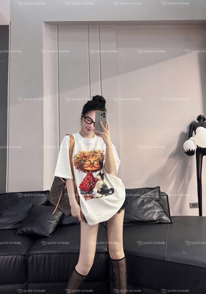 Áo thun cô gái tóc xù mèo