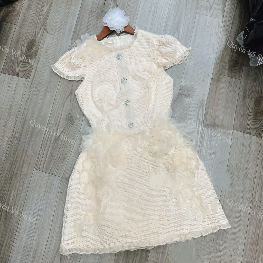 Đầm ren hoa sang chảnh