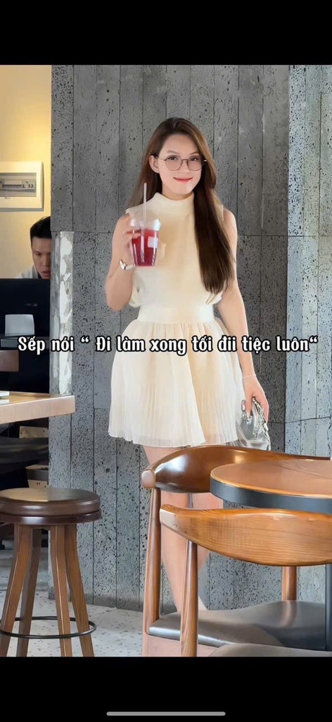 Set voan nude cổ lọ chân váy dập li