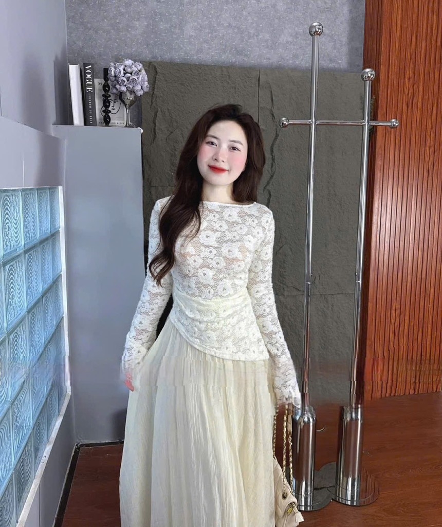 Set áo ren tay dài tà chéo chân váy tơ