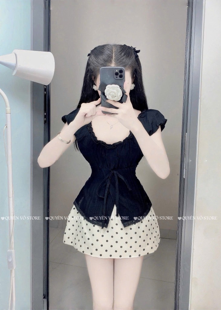 Set áo đen chân váy chấm bi