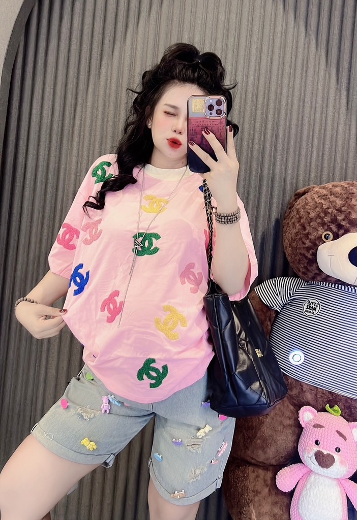 Set bộ áo thun thêu nhung chanel x quần jean