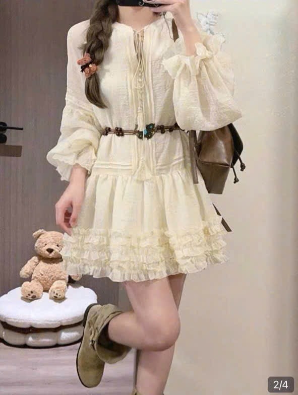 Đầm nude cổ cao V lai bèo kèm belt bướm