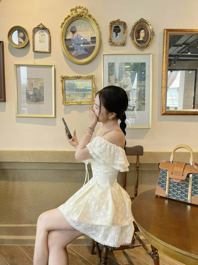 Set áo ren trễ vai hoa thắt nơ