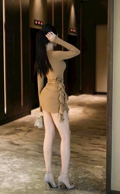 Đầm ôm body thun ánh kim - Nâu