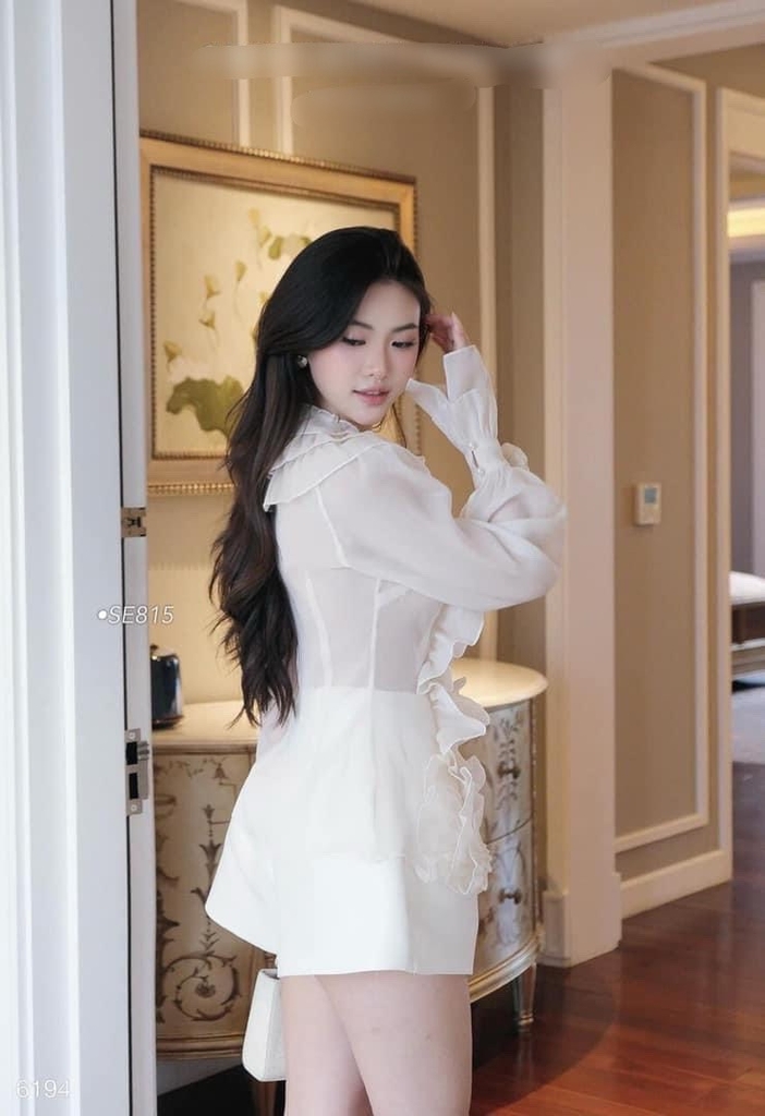 Set áo trắng bèo tầng x short trắng