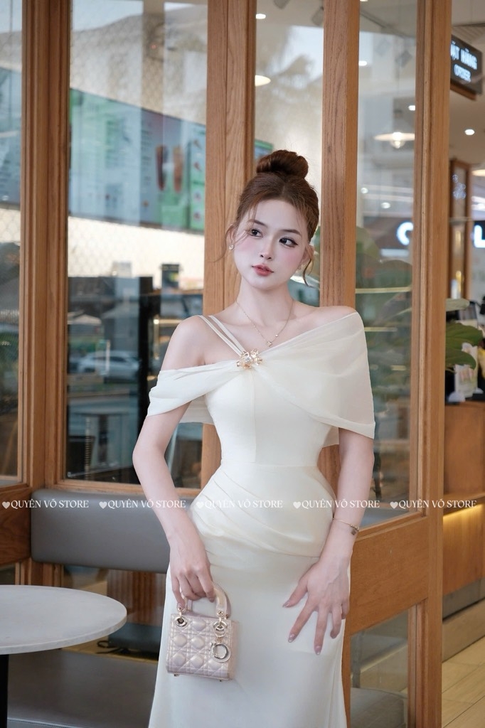 Đầm trễ vai lụa phối tơ hoa đá - Kem