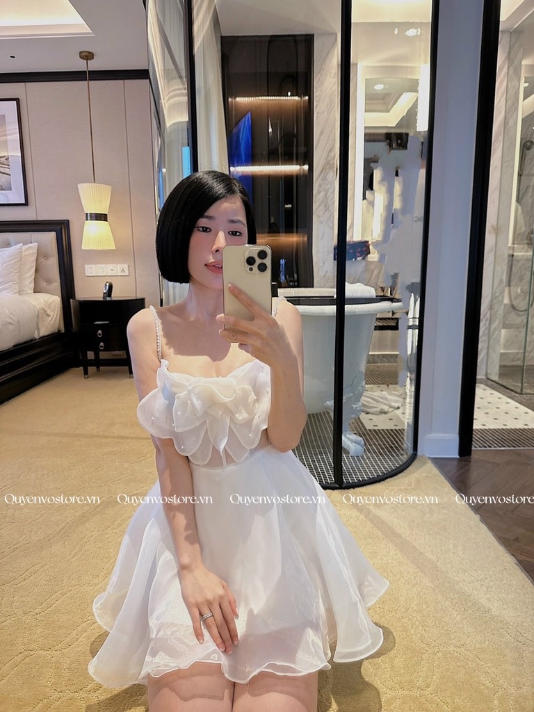 Đầm tơ 2 dây hoa ngực đính đá - (Freesize dưới 54kg)