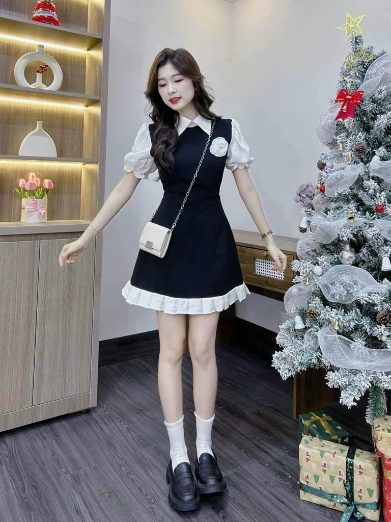 Đầm đen phối cổ sơ mi trắng