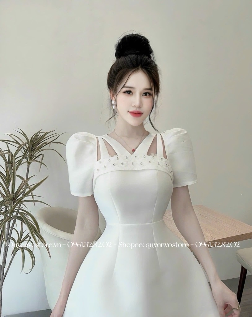 Đầm cổ V cách điệu