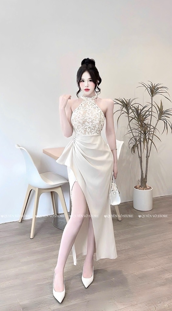 Đầm cổ yếm ren phối lụa ôm body - Kem