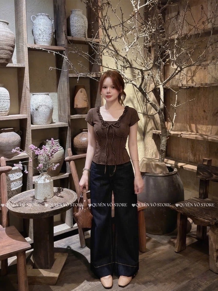 Áo thun cổ tim viền bèo