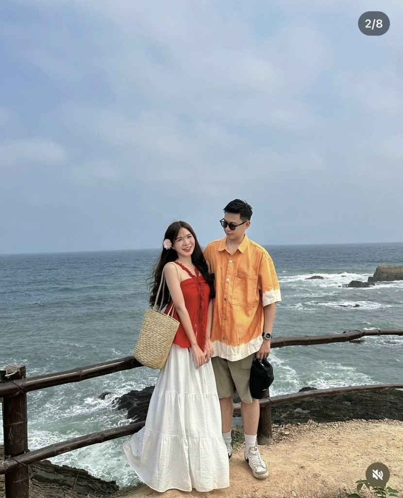 Bản sao của Áo đỏ dây chéo