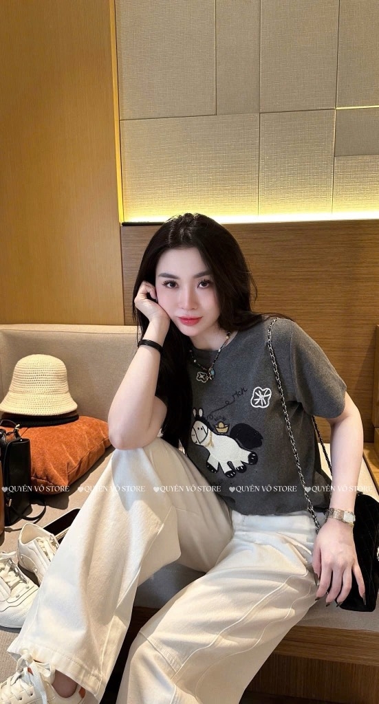 Áo thun ngựa thêu