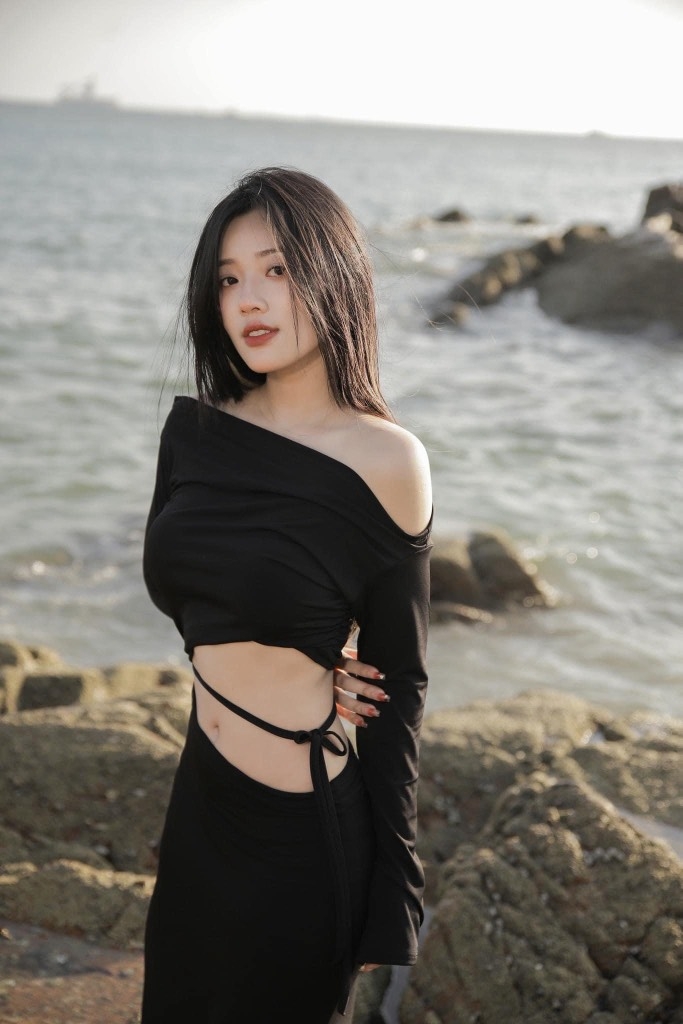 Đầm ôm body tay dài cut eo