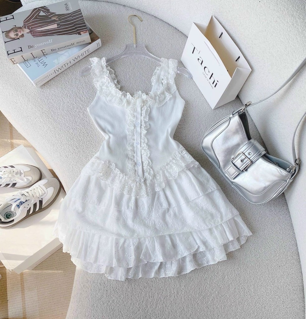 Set áo trắng viền ren sát nách chân váy tầng
