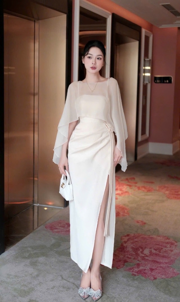 Đầm lụa 2 dây chẻ đùi - Be