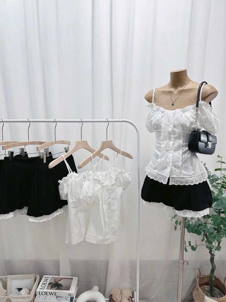Set áo trắng rớt vai short đen bí