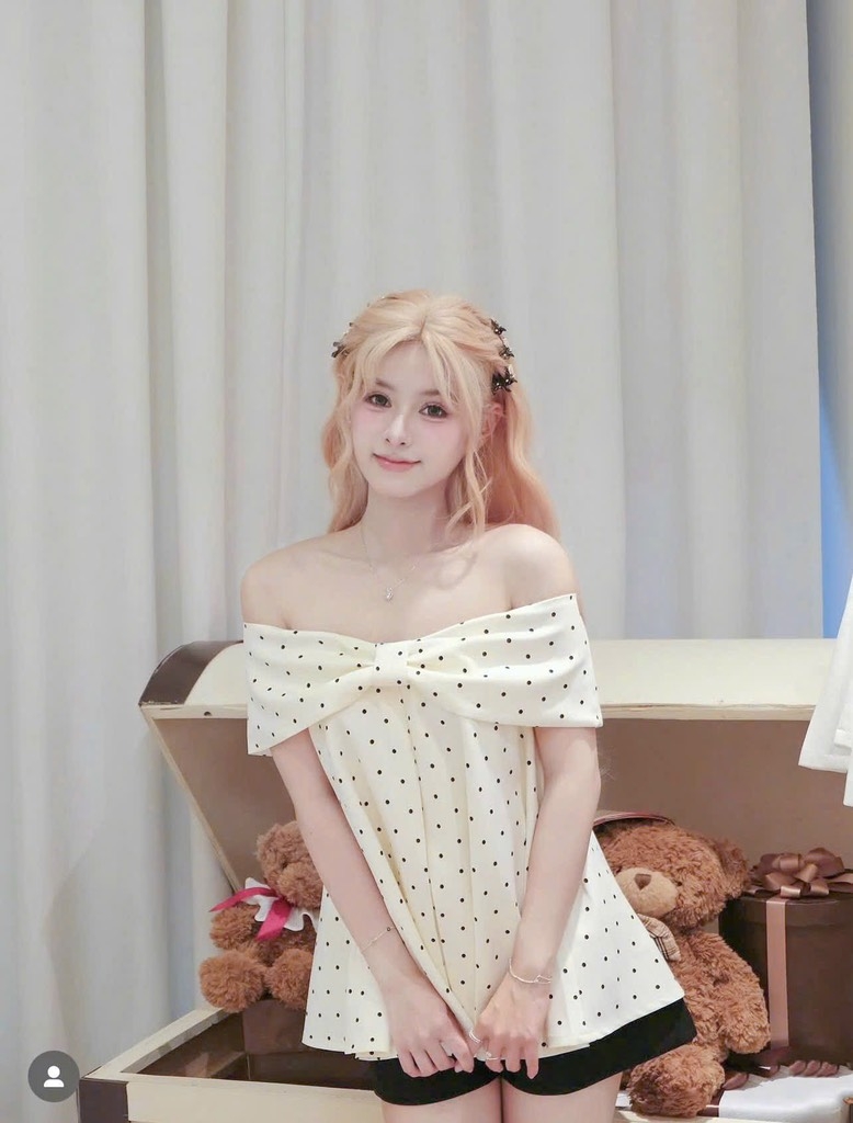 Set trễ vai chấm bi