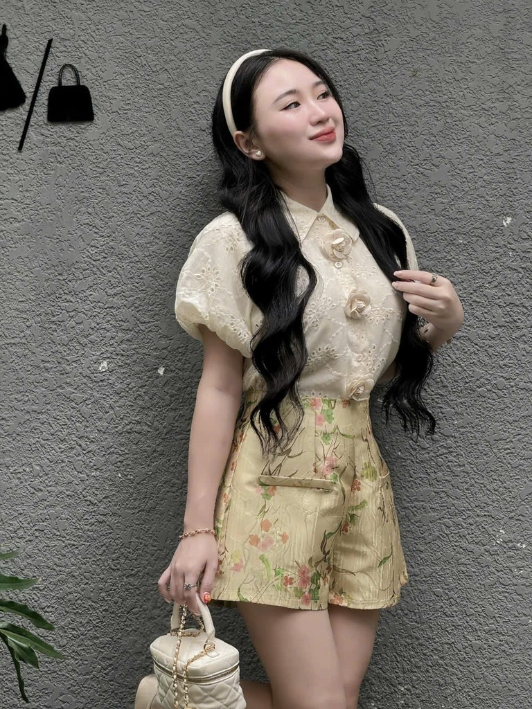 Set áo trắng ren hoa quần gấm