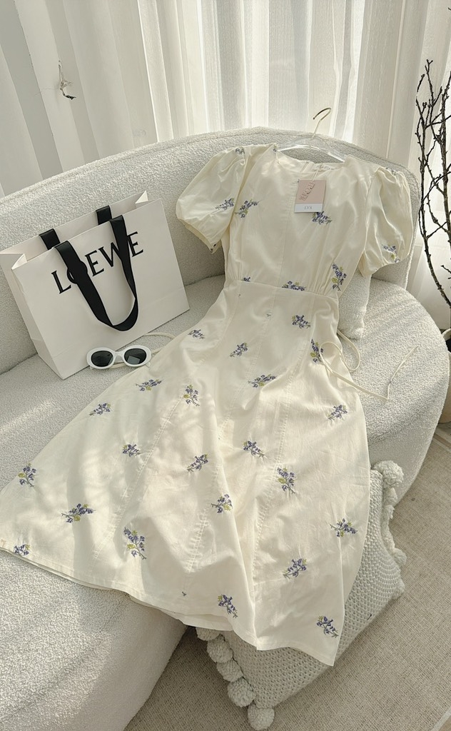 Đầm midi nude nền hoa cổ tròn - Freesize dưới 55kg