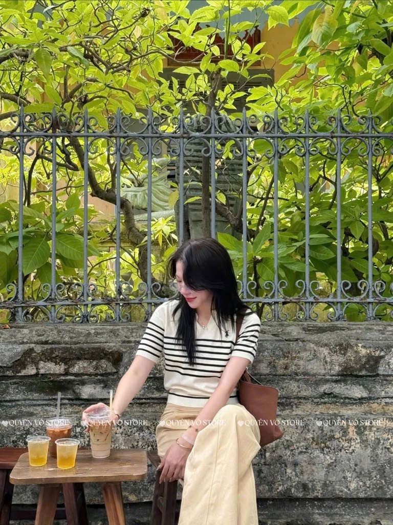 Áo MTG cổ V kẻ ngựa