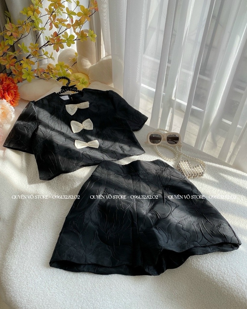 Set trắng đen quần đùi nơ ngực - M
