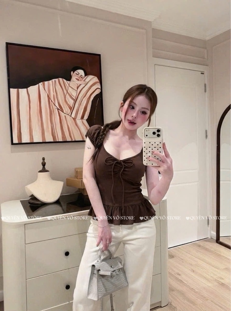 Áo thun cổ tim lai bèo