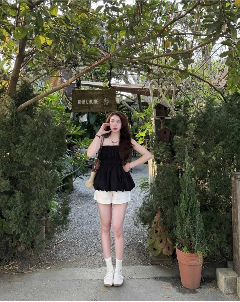 Set áo úp ngực đen x quần short trắng