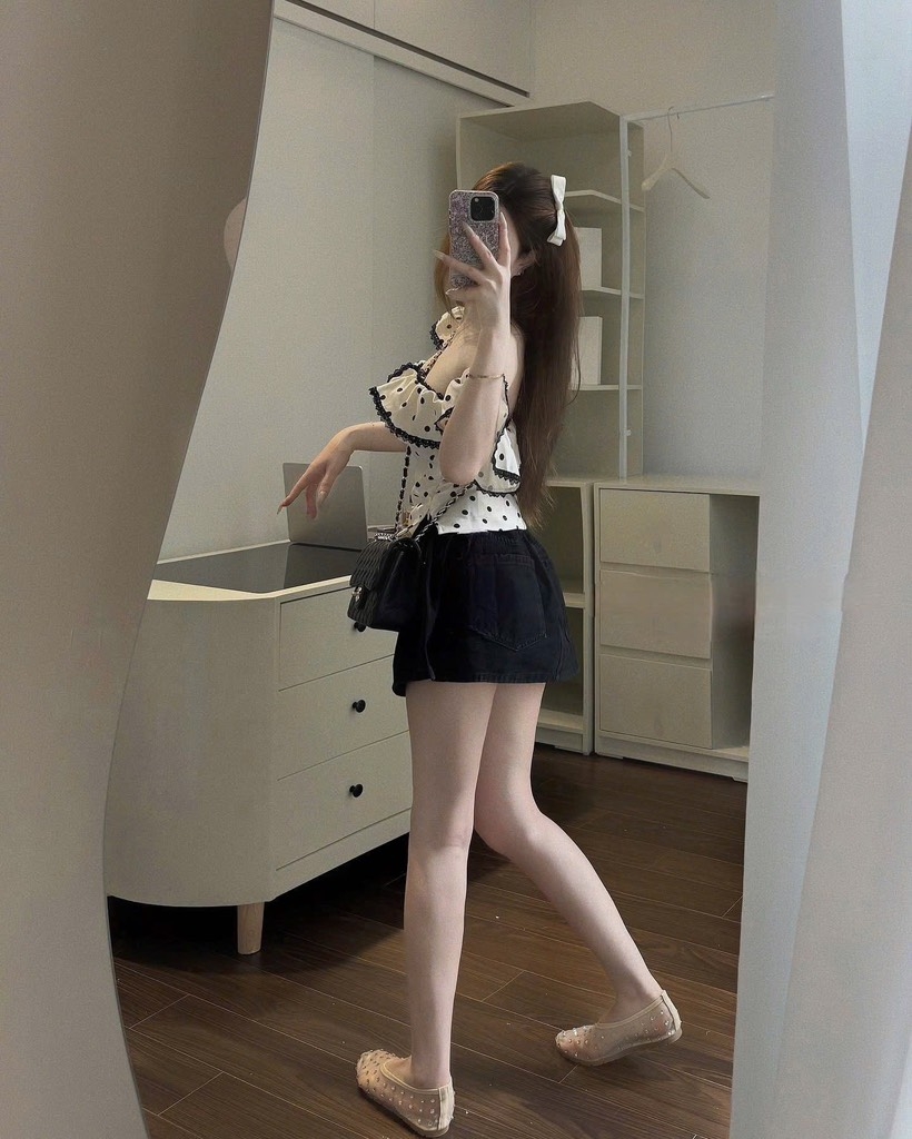 Set trễ vai áo chấm bi