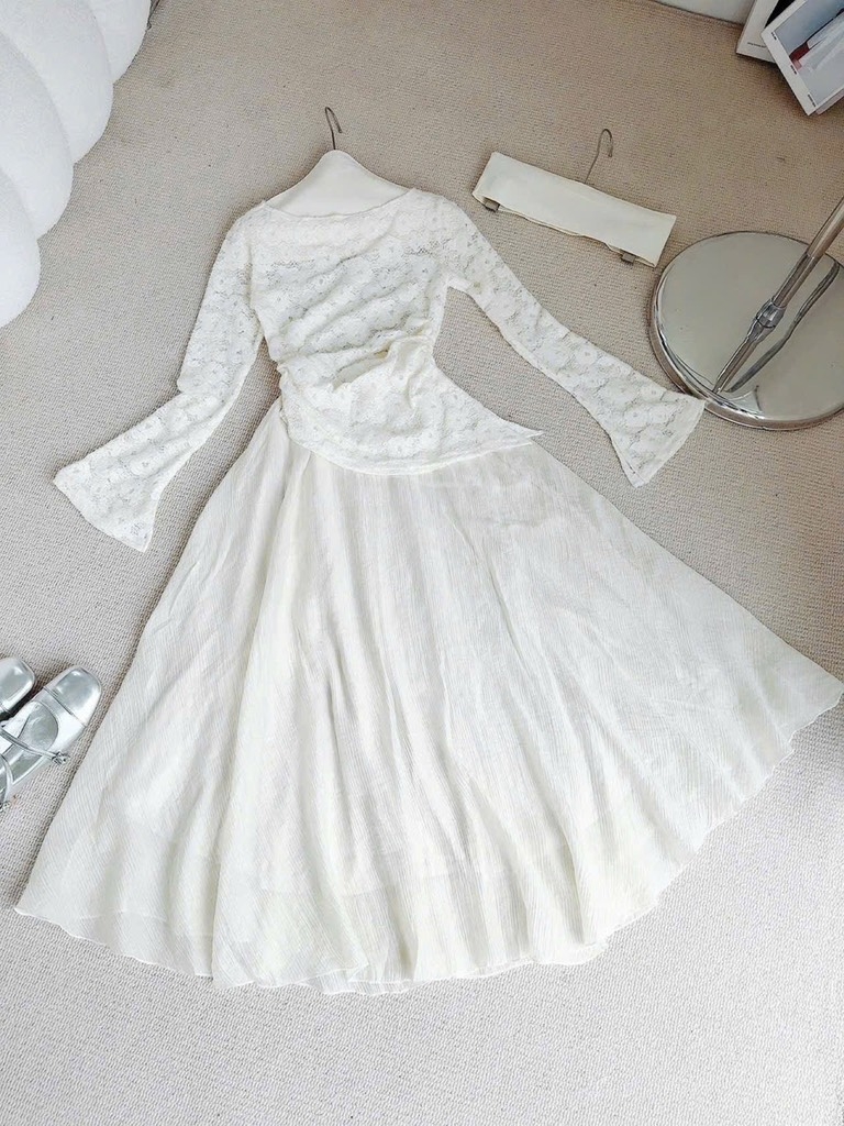 Set áo ren tay dài tà chéo chân váy tơ