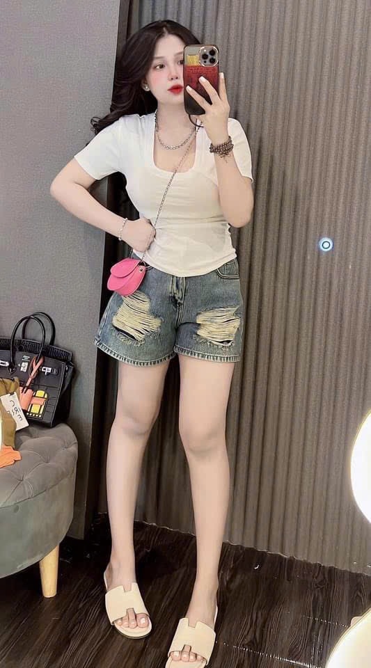 Áo thun cổ U - Form vừa