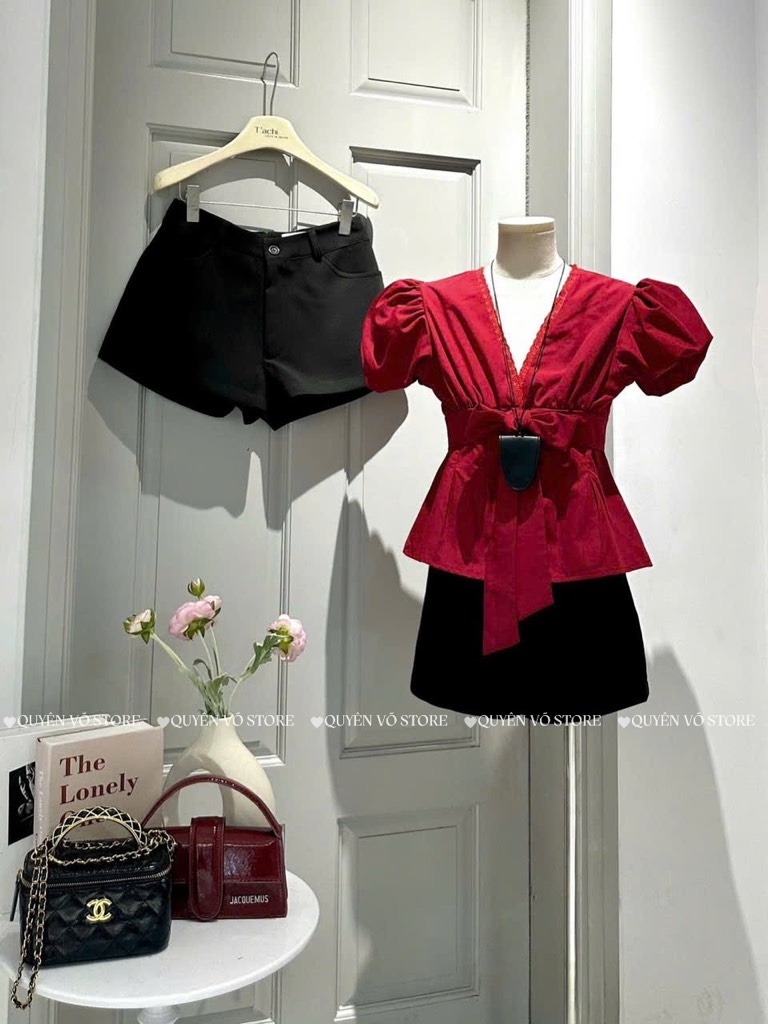 Set đỏ cổ V nơ ngực x short đen