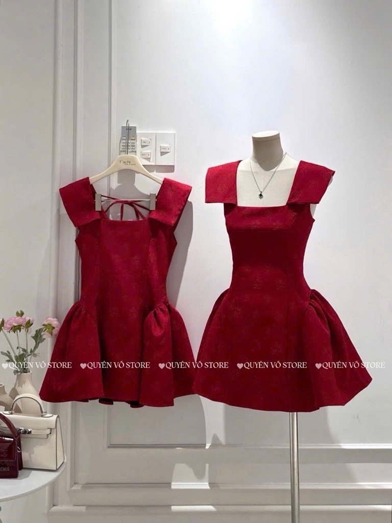 Đầm đỏ xòe tay tiên