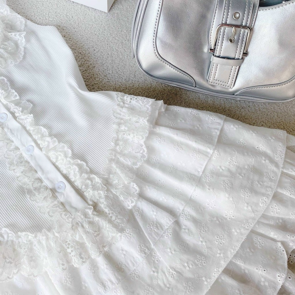 Set áo trắng viền ren sát nách chân váy tầng