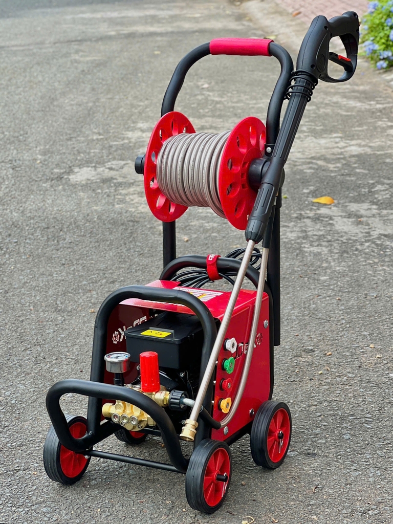 Máy rửa xe rulo Deko DK-3500HQ, 4 béc phun (1tx1)