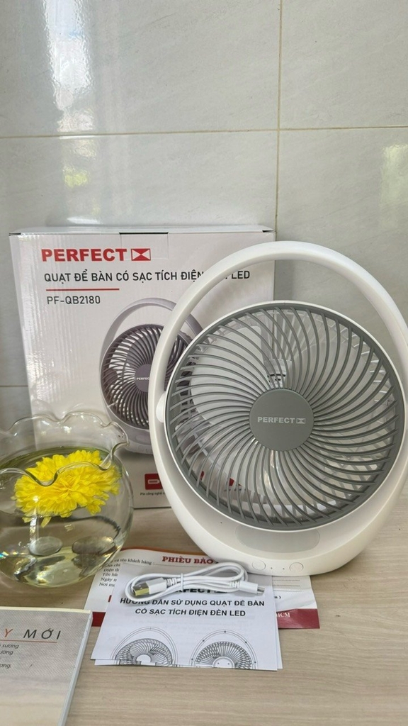 Quạt để bàn có sạc tích điện đèn led Perfect PF-QB2180 (1tx6)