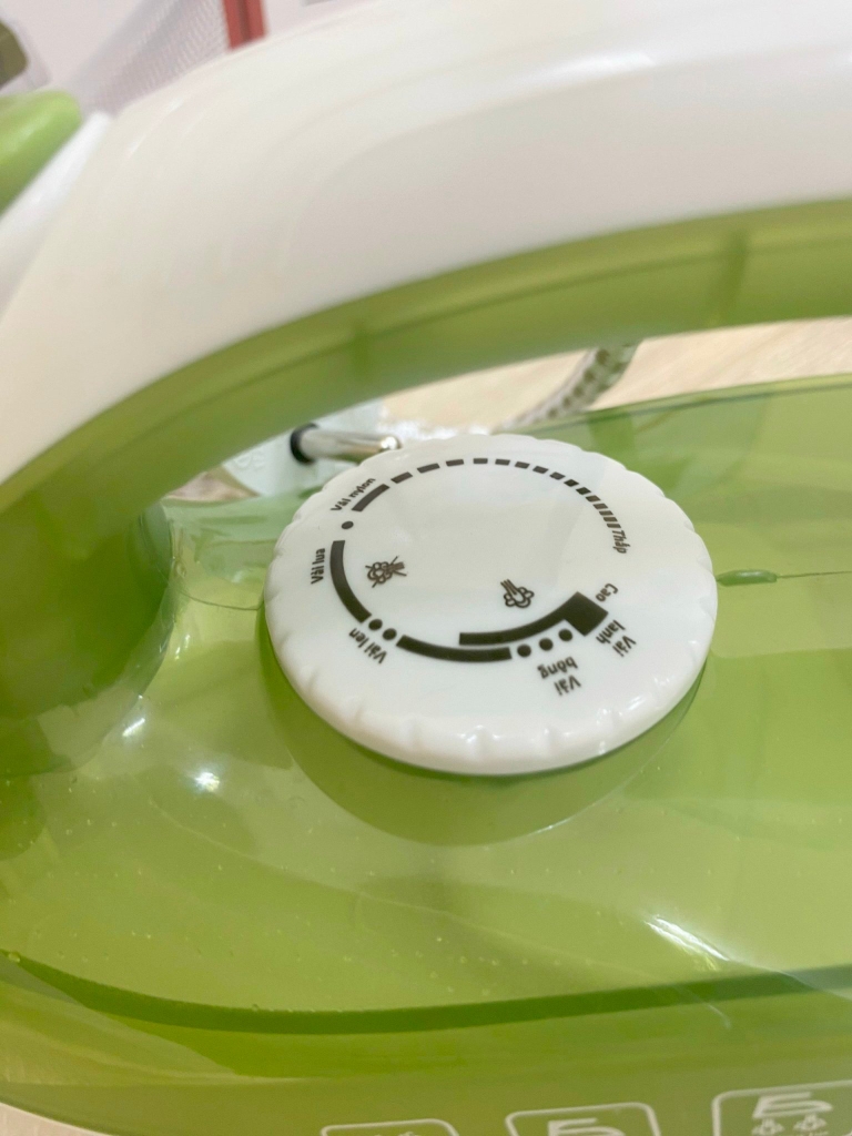 Bàn ủi hơi nước Ladomax Ha-228 (1tx24)