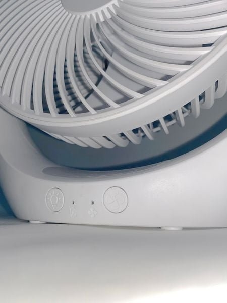Quạt để bàn có sạc tích điện đèn led Perfect PF-QB2180 (1tx6)