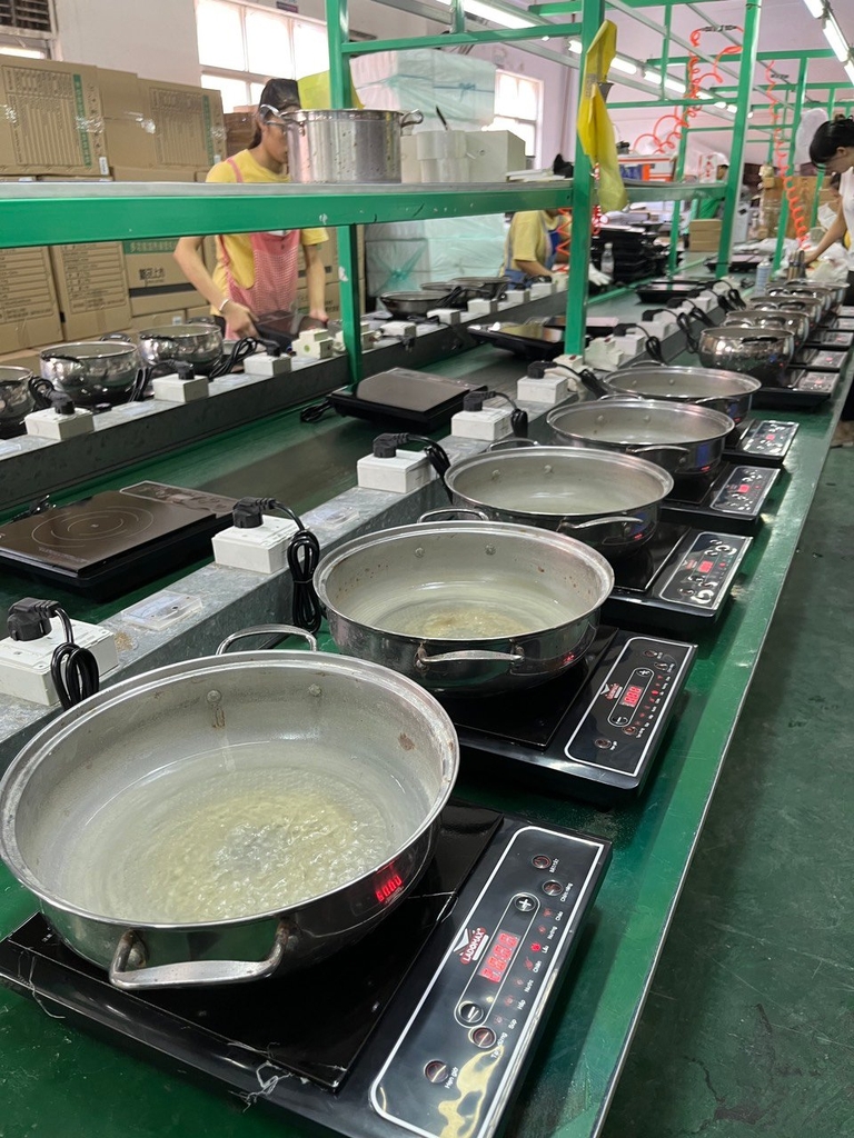 Bếp điện từ tặng lẩu Ladomax Ha-667 (1tx4)