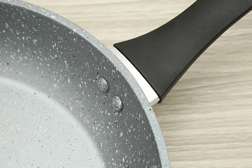 Chảo vân đá chống dính Greencook GCP221-28IH (1tx6)