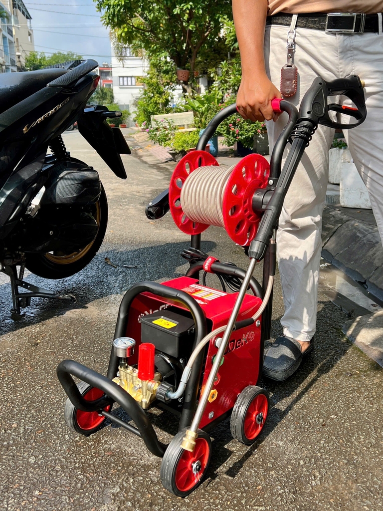 Máy rửa xe rulo Deko DK-3500HQ, 4 béc phun (1tx1)