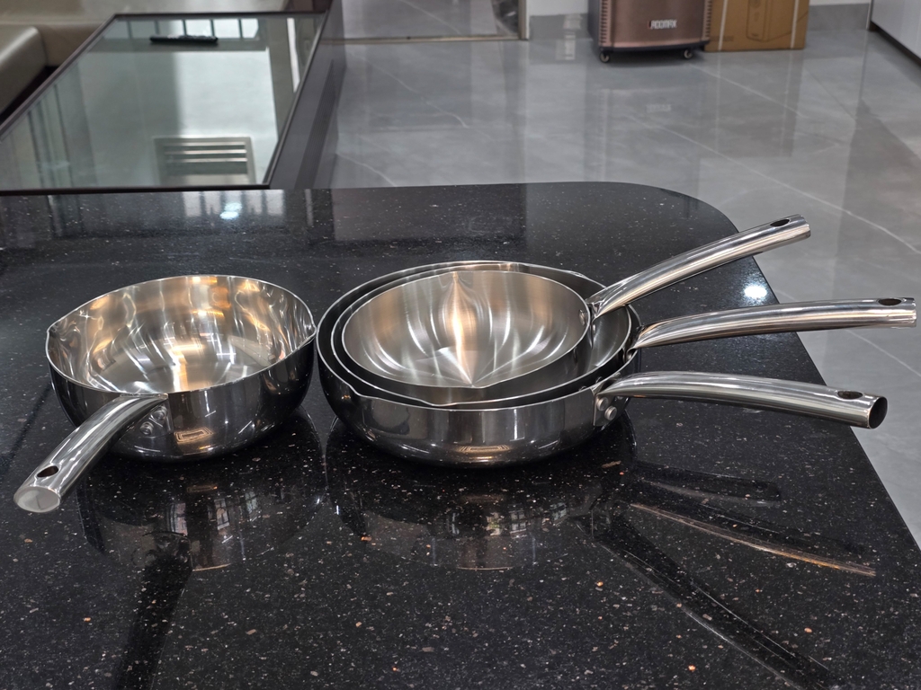 Chảo inox 3 lớp miệng rót 24cm Greencook GCP254-24IH (1tx6)