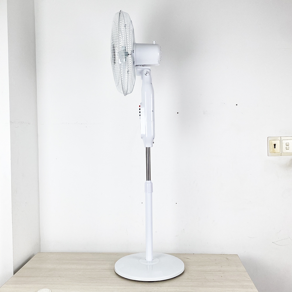 Quạt năng lượng mặt trời Lion LT-188 (1tx4)