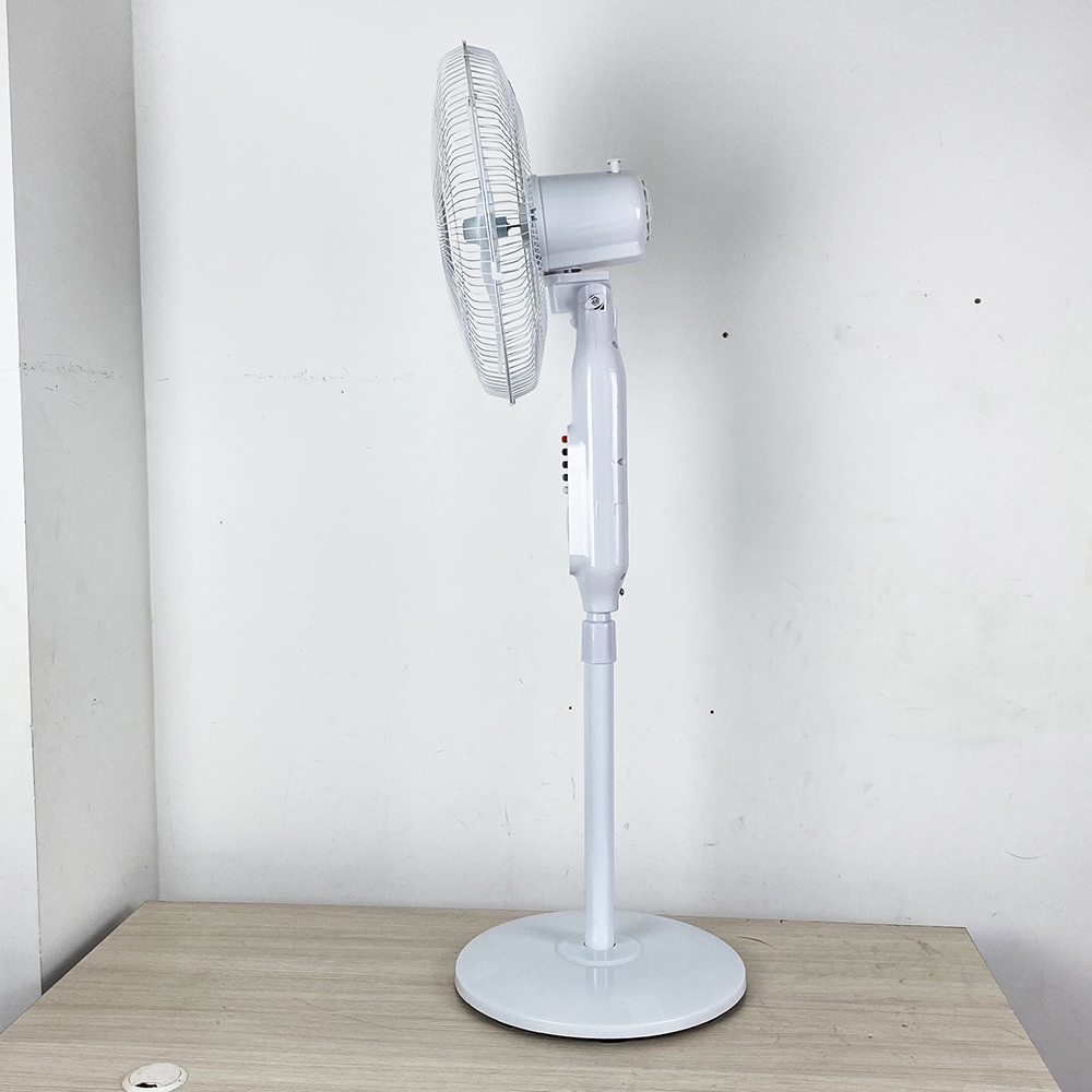 Quạt năng lượng mặt trời Lion LT-188 (1tx4)